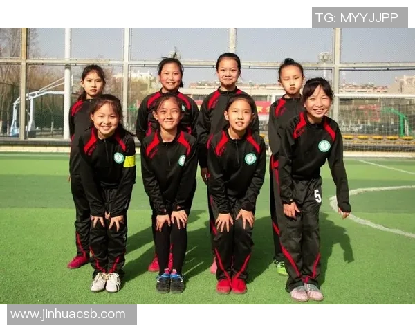 足球明星与小朋友的趣味对抗赛引发热议欢乐瞬间尽显童真与激情 足球明星与小朋友的趣味对抗赛引发热议欢乐瞬间尽显童真与激情