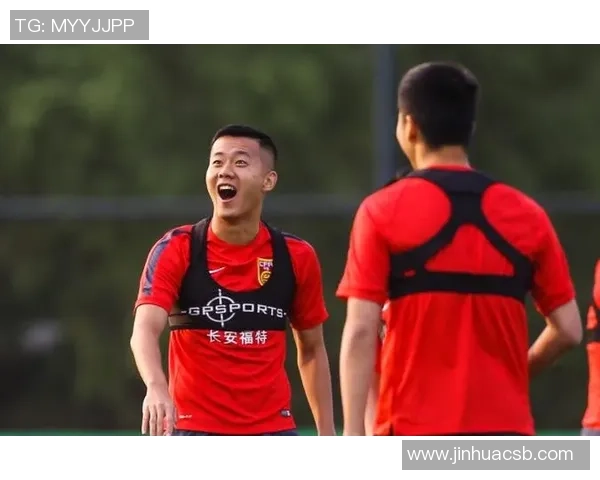 重庆足球新星崛起引发热潮球迷热议未来发展与潜力 重庆足球新星崛起引发热潮球迷热议未来发展与潜力